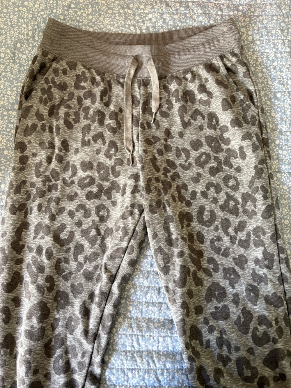 Old Navy Taupe/Gray/Leopard Waistband Sweatpants XS